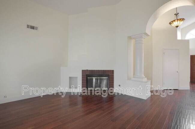Building Photo - 30538 Colina Verde St