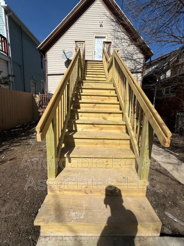 Building Photo - 2015 W Greenfield Ave