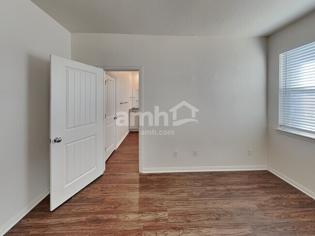 Building Photo - 2735 Spencebrook