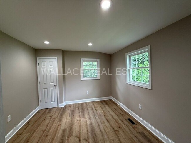 Building Photo - TOTALLY RENOVATED 3 BEDROOM HOUSE MINUTES FROM NEW SMOKIES STADIUM!!