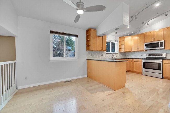 Building Photo - $2,995.00, stunning 4-bedroom, 3.5-bathroo...