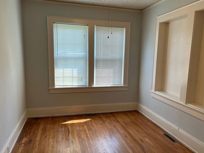 Building Photo - Home with 2 Bedrooms, 2 Baths with Bonus/C...