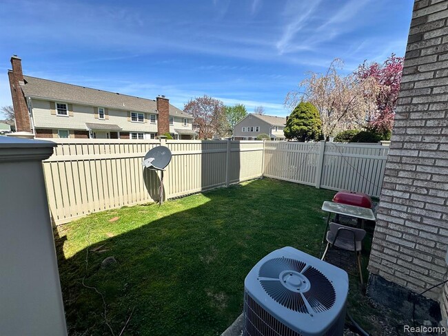 Building Photo - 20828 W Glen Haven Cir