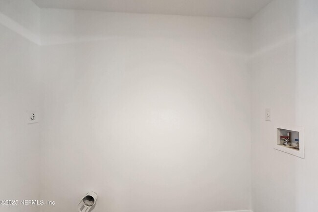 Building Photo - 172 King Arthur Ct