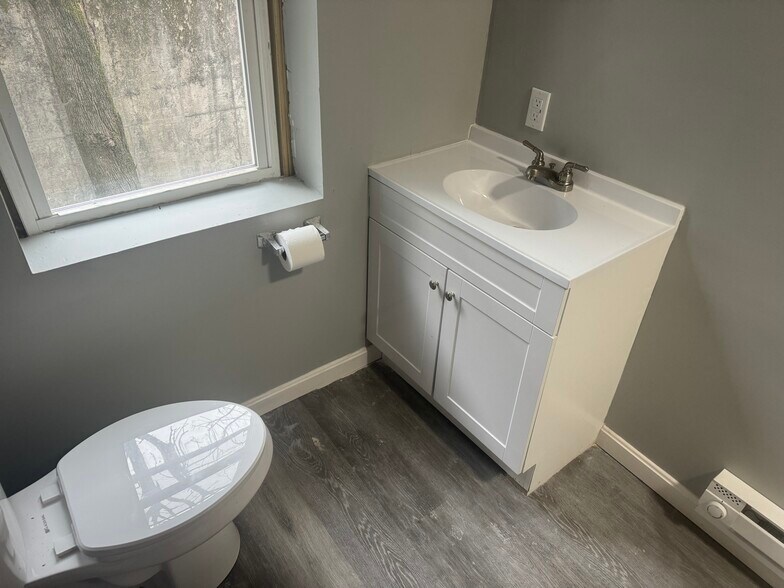 Building Photo - 506 4th St