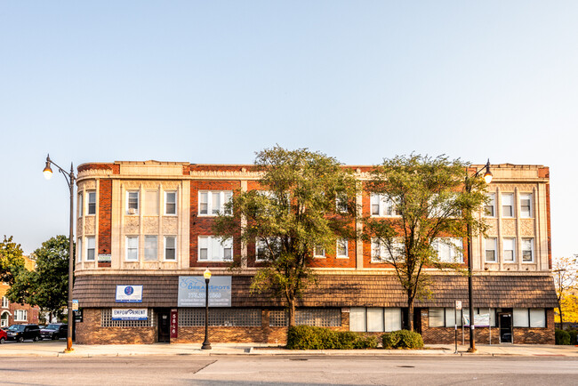 Building Photo - 5836 W Madison St