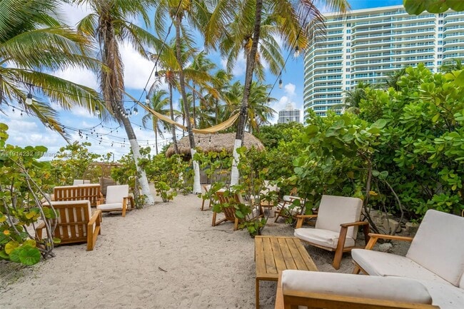 Building Photo - 5101 Collins Ave