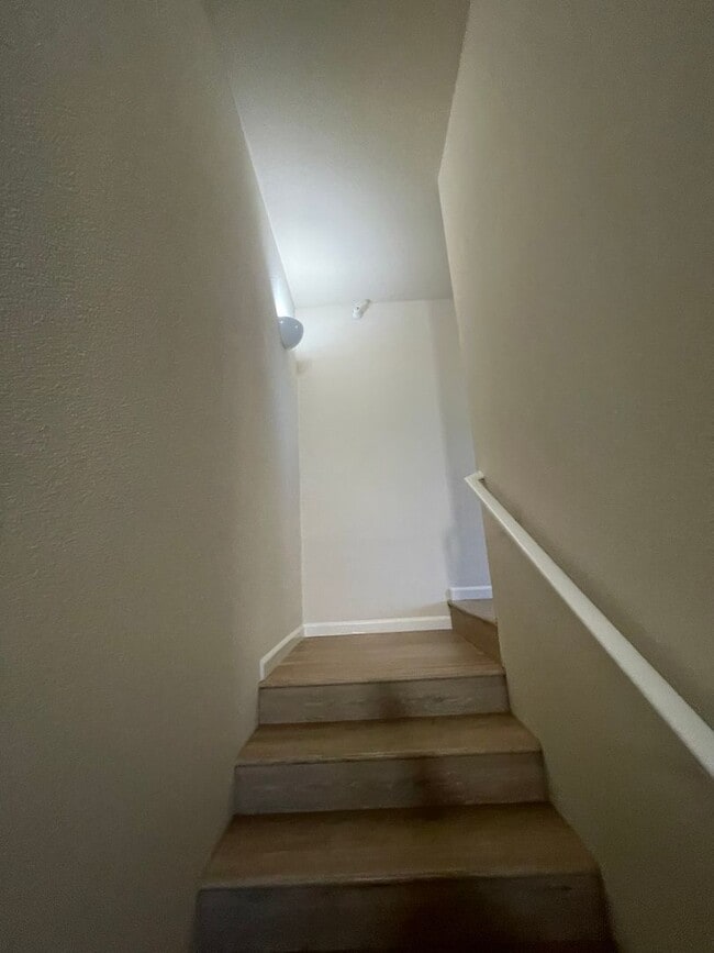 Building Photo - Vessona: Desirable Gated Community: 2bdrm 2bath with Loft!