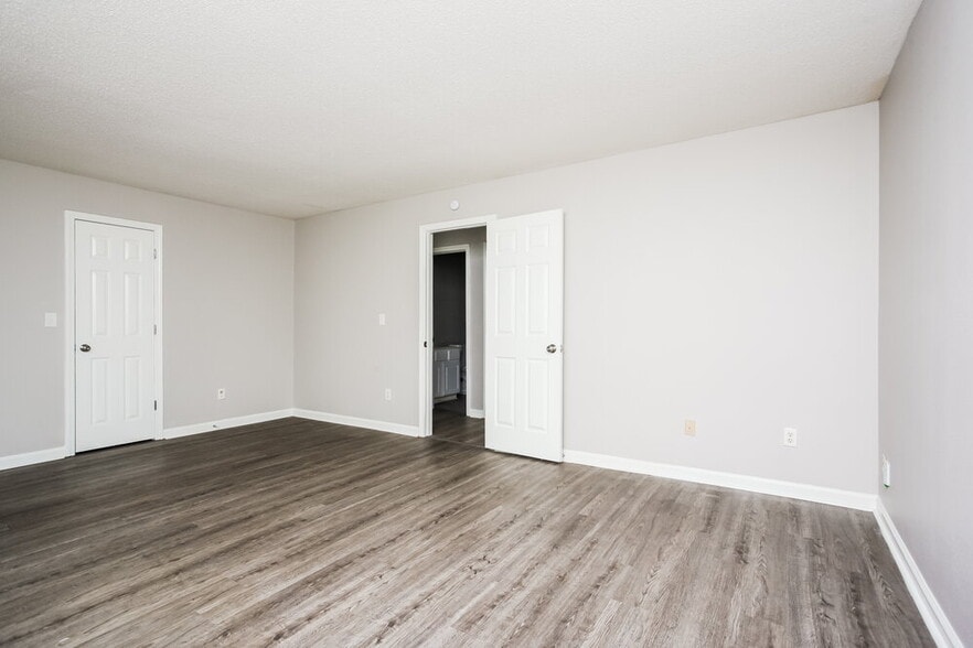 Building Photo - 4819 Royal Run Dr