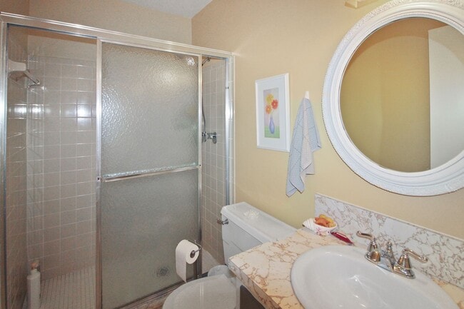 Building Photo - Puritan Arms Annual Condo for Rent