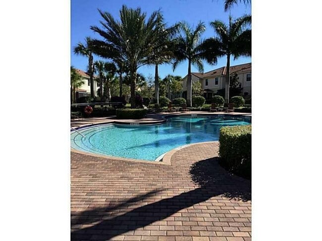 Building Photo - 10810 NW 74th Dr