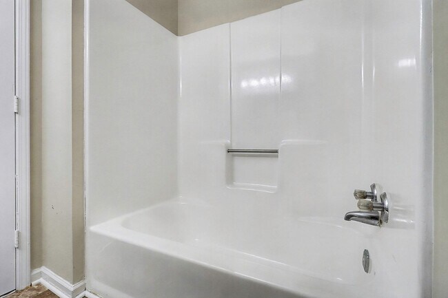 Building Photo - Renovated 3 Bedroom 2 Bath Home