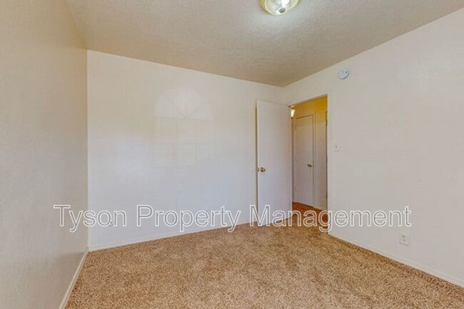 Building Photo - 5516 Cancelar Dr NE