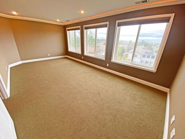 Building Photo - 6279 Skywalker Dr