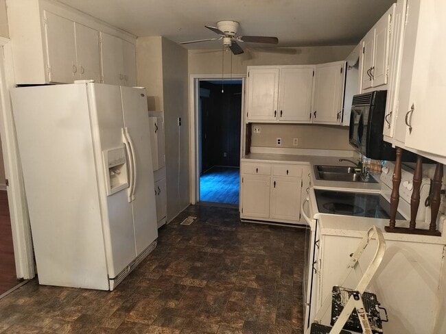 Building Photo - Fayetteville Ranch