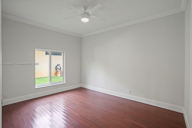 Building Photo - 720 Cypress Pointe Dr W