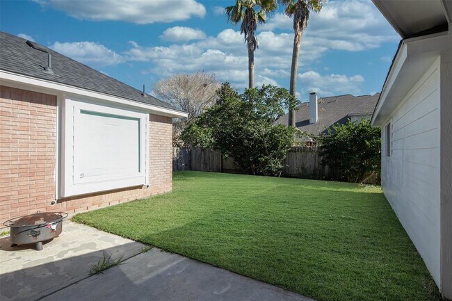Building Photo - 4102 Magnolia Ln