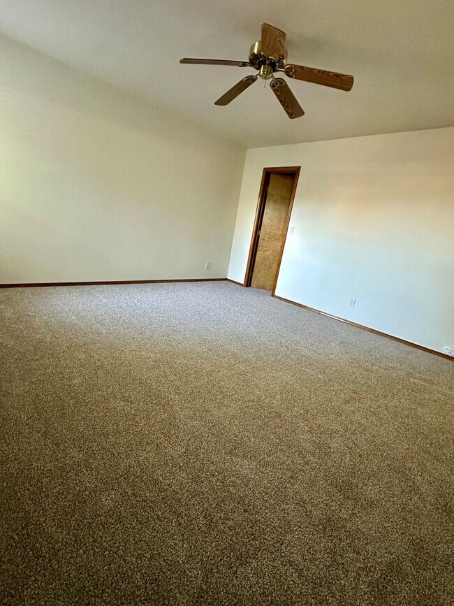 Building Photo - BEAUTIFULLY UPDATED 3BD HOME NEAR FORT CARSON