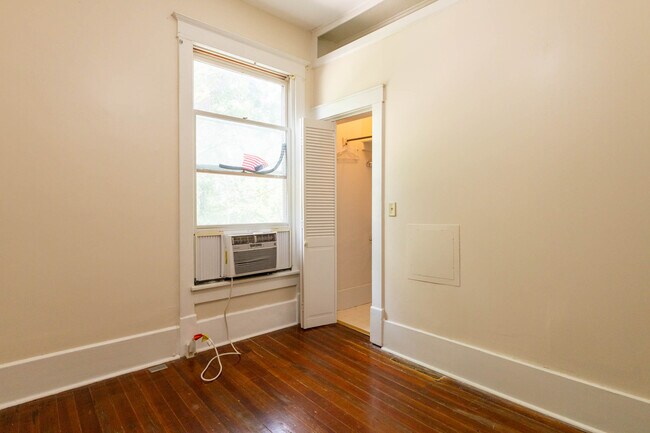 Building Photo - Mill St