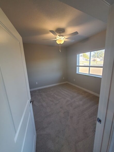 Building Photo - 421 S Gustin