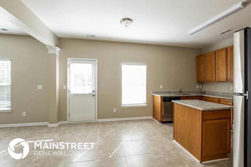 Building Photo - 8110 Chatham Oaks Dr