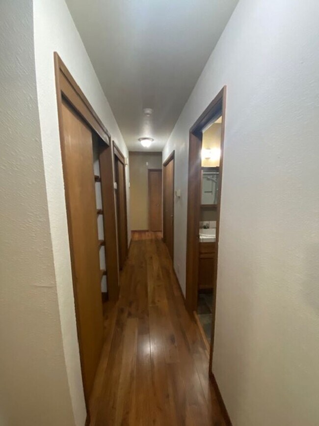 Building Photo - Excellent eastside location, 3/2, fenced yard, 2 car garage