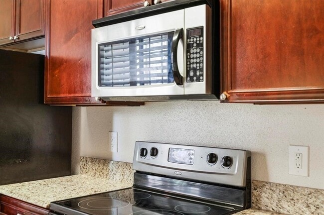 Building Photo - 2255 Braeswood Park Dr