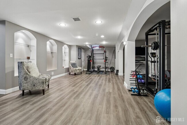 Building Photo - 16 Valley Wood Dr