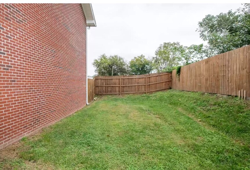 Building Photo - 270 Trunk St NE