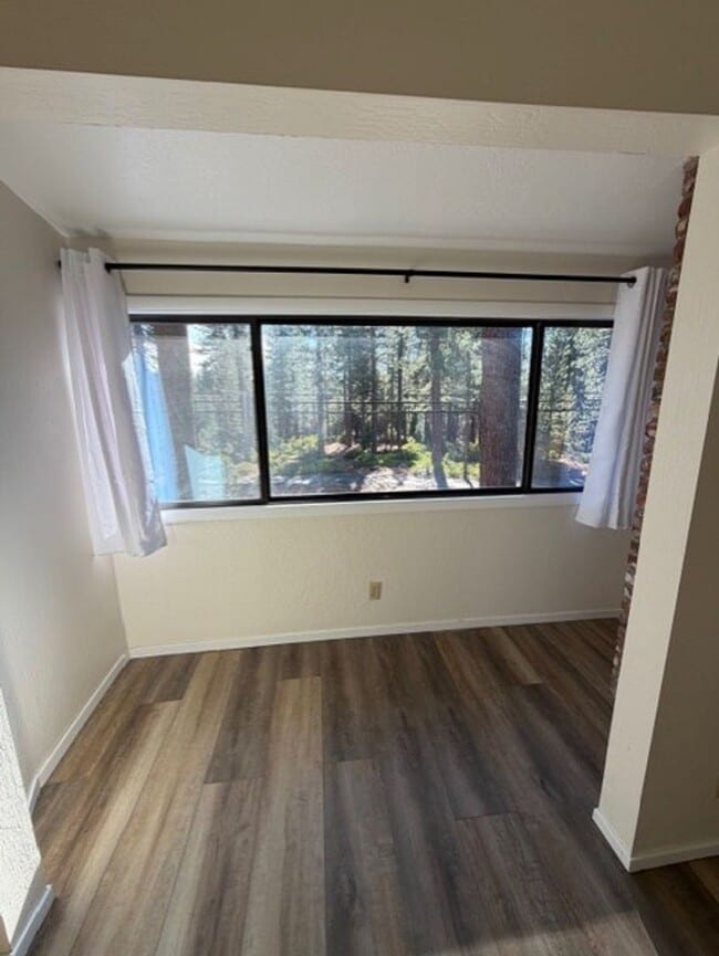 Building Photo - Northwood Estate Charmer