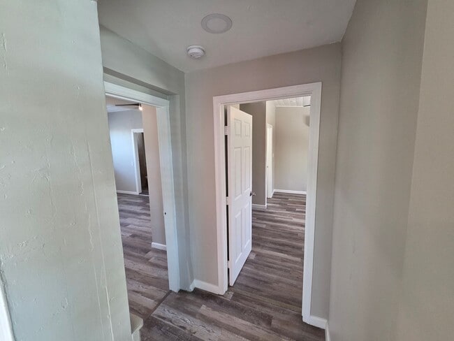 Building Photo - Phoenix 3 Bed/3 Bath in Coronado!