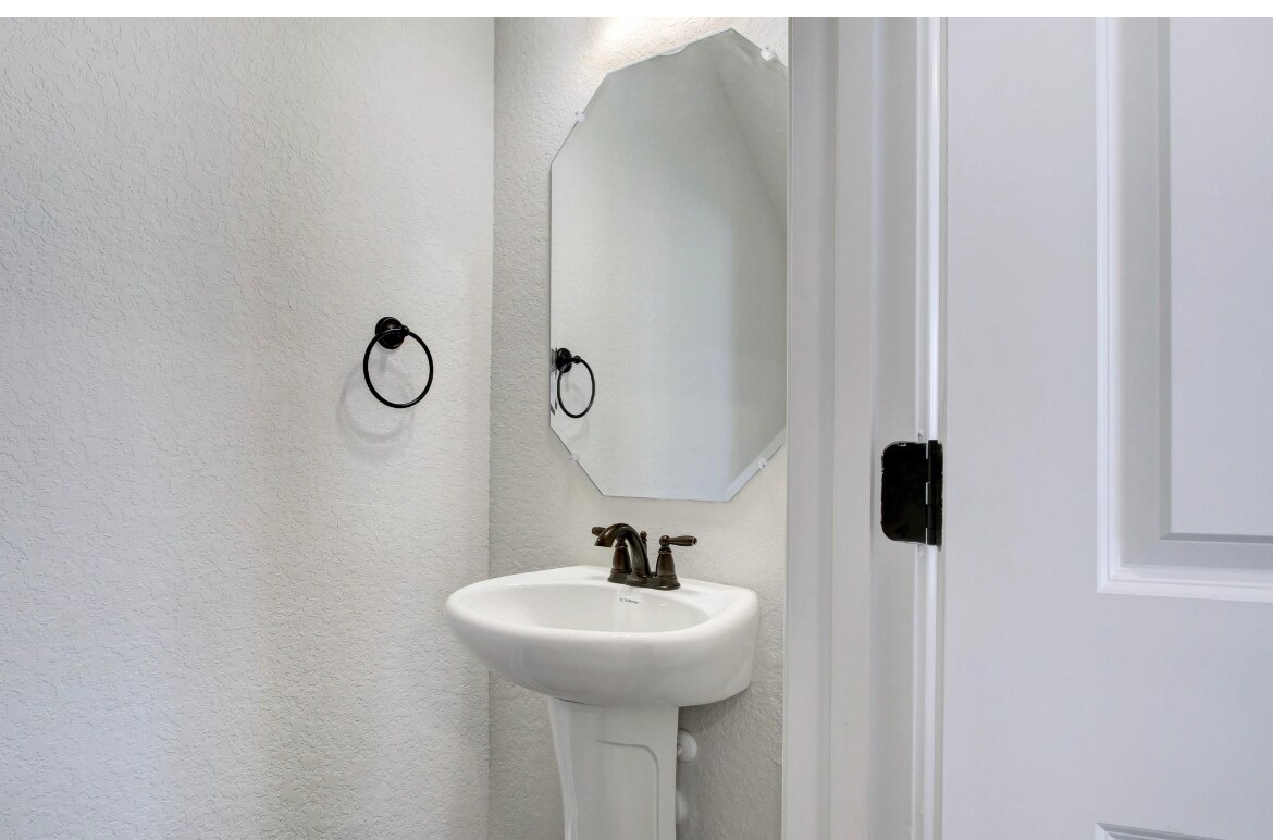 Building Photo - 10340 Lynwood Crk