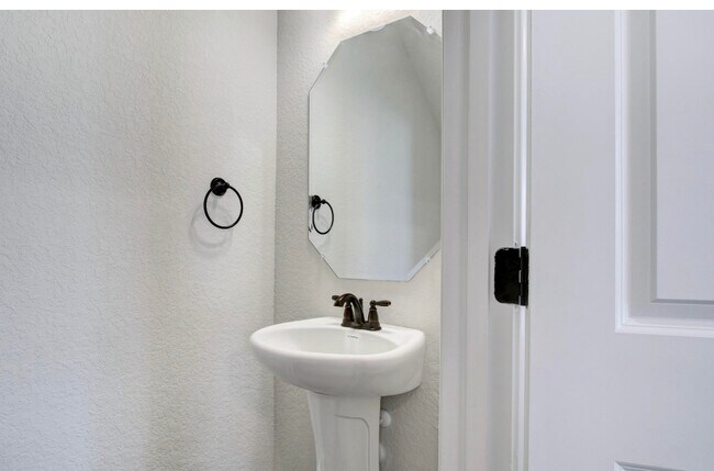 Building Photo - 10340 Lynwood Crk