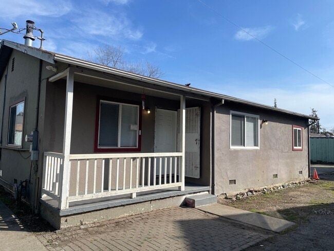 Building Photo - 413 Laurel Ave