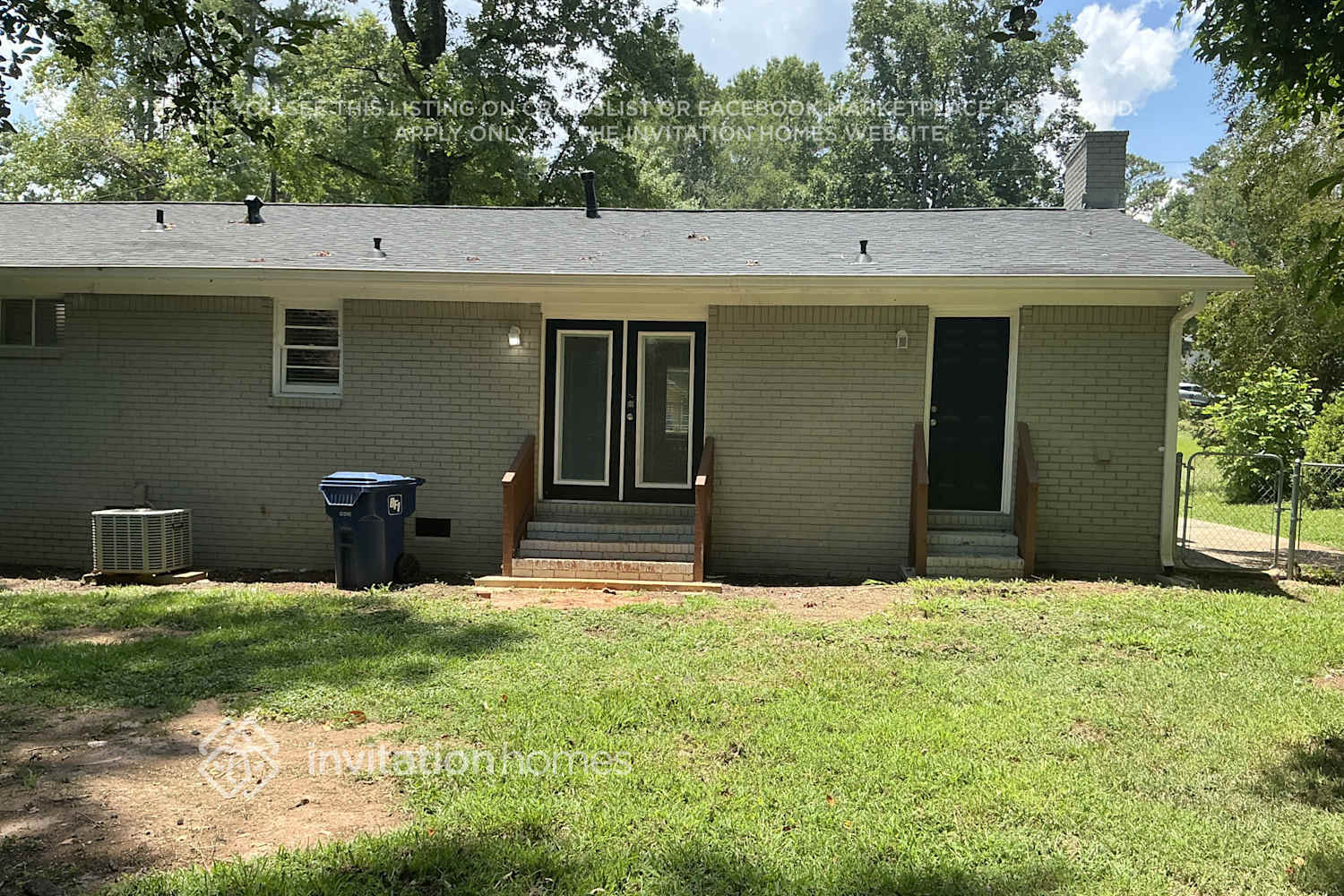 Building Photo - 3724 Manhattan Dr