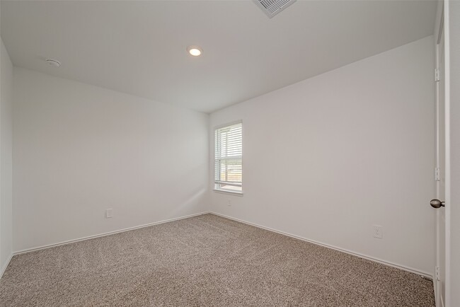 Building Photo - 24330 Elmwood Falls Dr