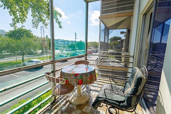 Building Photo - 16790 NE 14th Ave