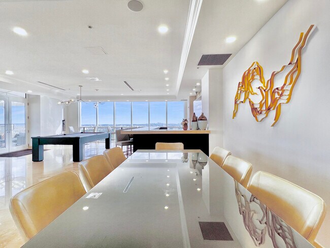 Building Photo - 511 SE 5 Ave