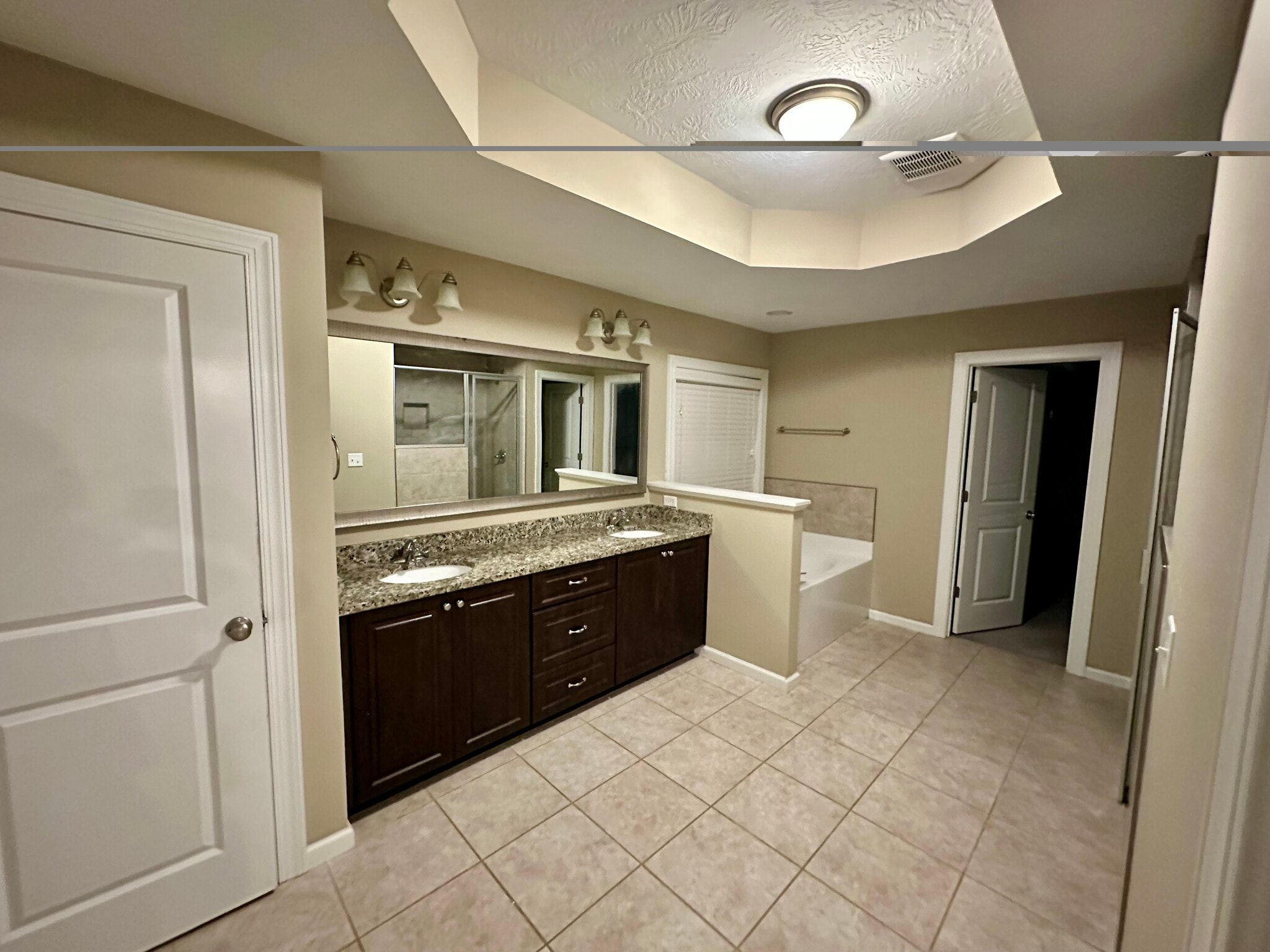 Building Photo - 4064 Ellington Dr