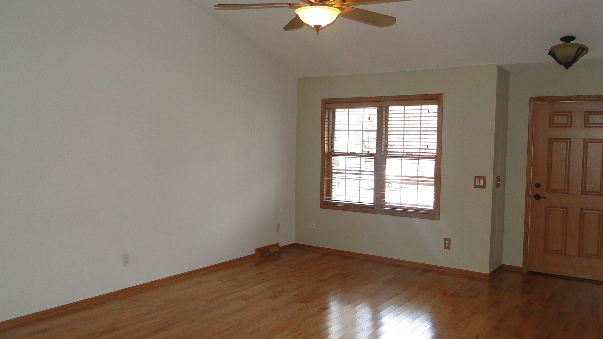Building Photo - 1241 Gas Light Dr