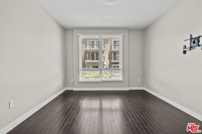 Building Photo - 317 Caruso Ave
