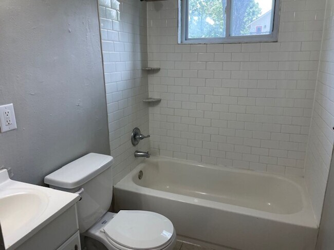 Building Photo - 4033-4035 Springfield
