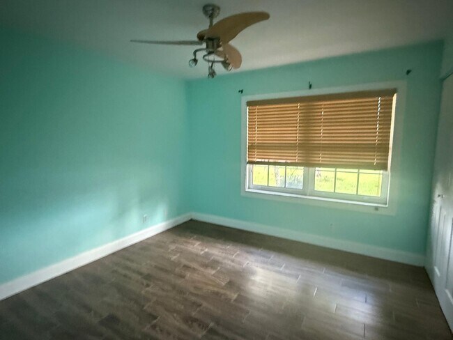 Building Photo - 9707 Sun Pointe Dr