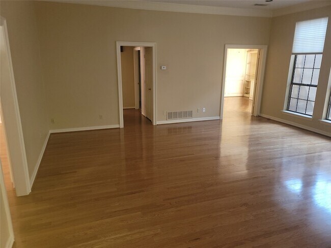 Building Photo - 5719 Encore Dr
