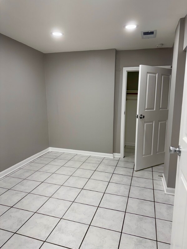 Building Photo - 4200 N Damen Ave