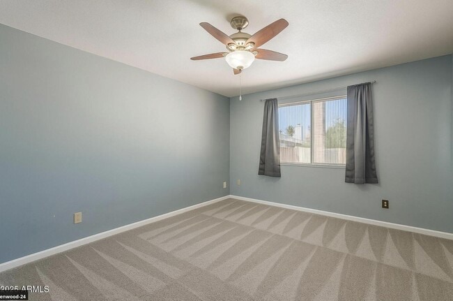 Building Photo - 3236 S Kenwood Ln