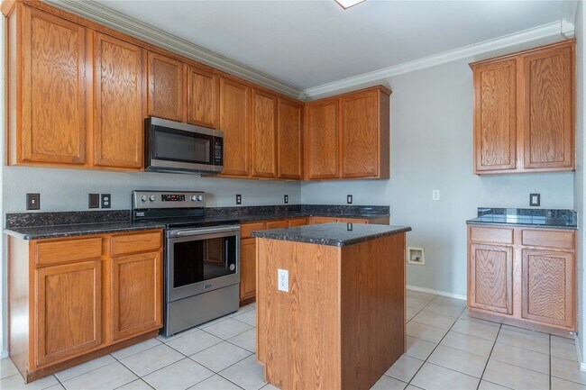 Building Photo - 5028 Senator Dr