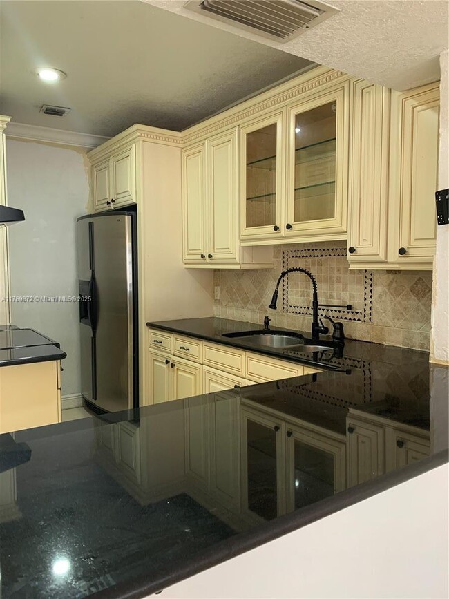 Building Photo - 1130 SW 73rd Ave