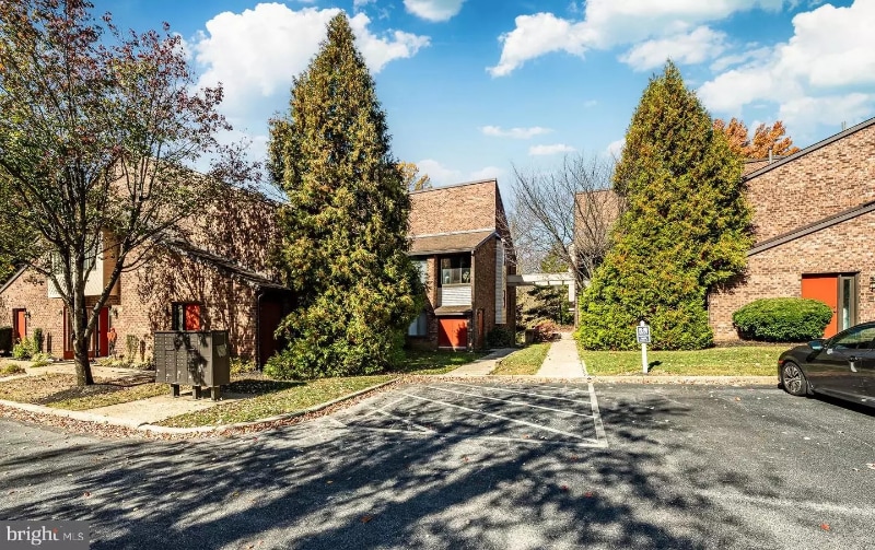 Building Photo - 805 Mountainview Dr