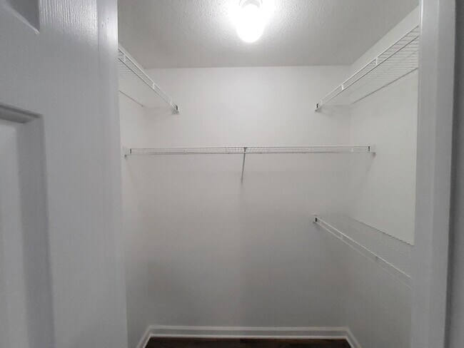 Building Photo - 647 S Sanga Rd